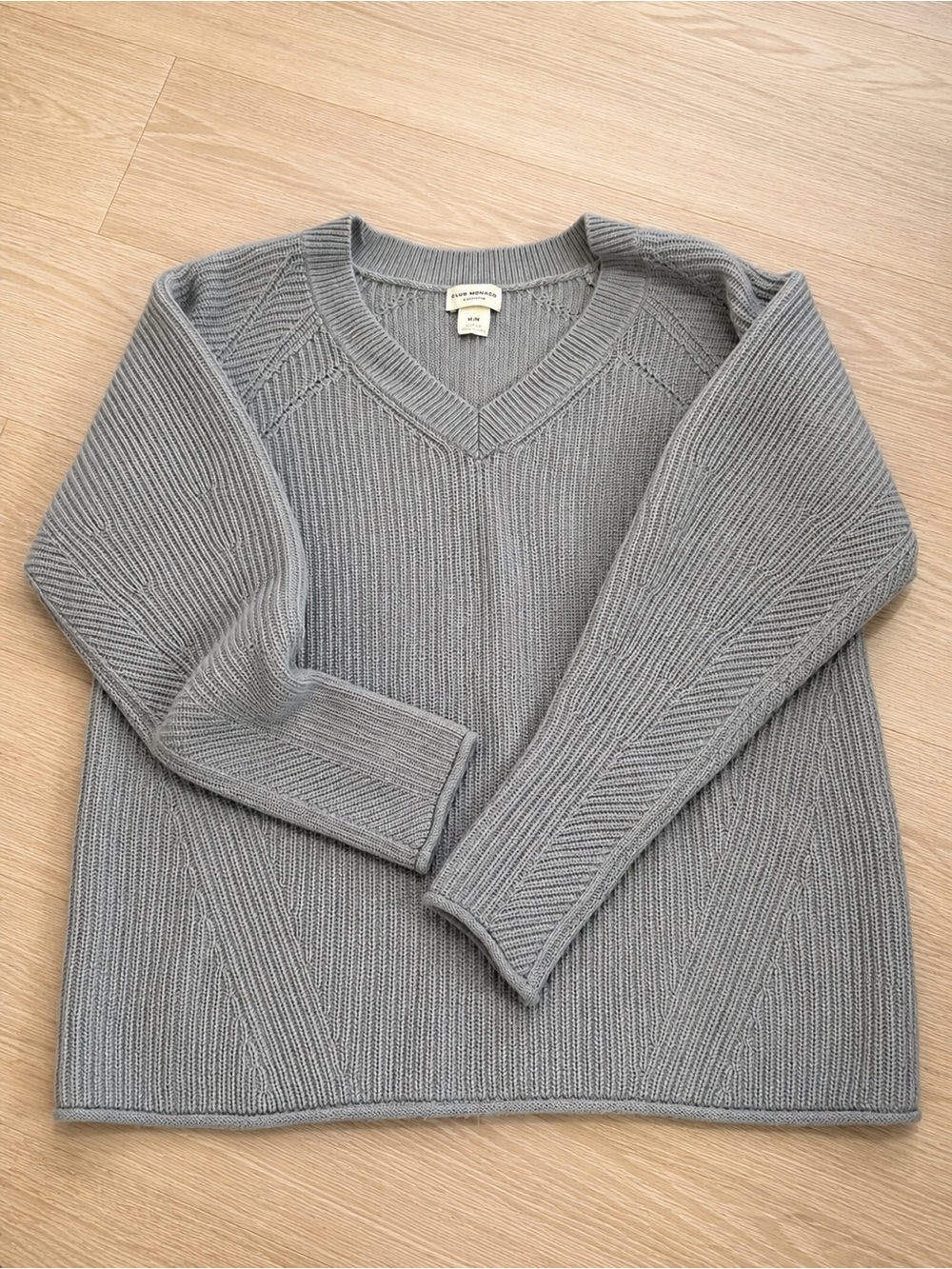 Club Monaco Woman’s Oversized 100% Cashmere Sweater - powered greyish blue color